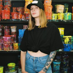 Шелкография: как Uniko Clothing создает брендирование для корпоративного мерча