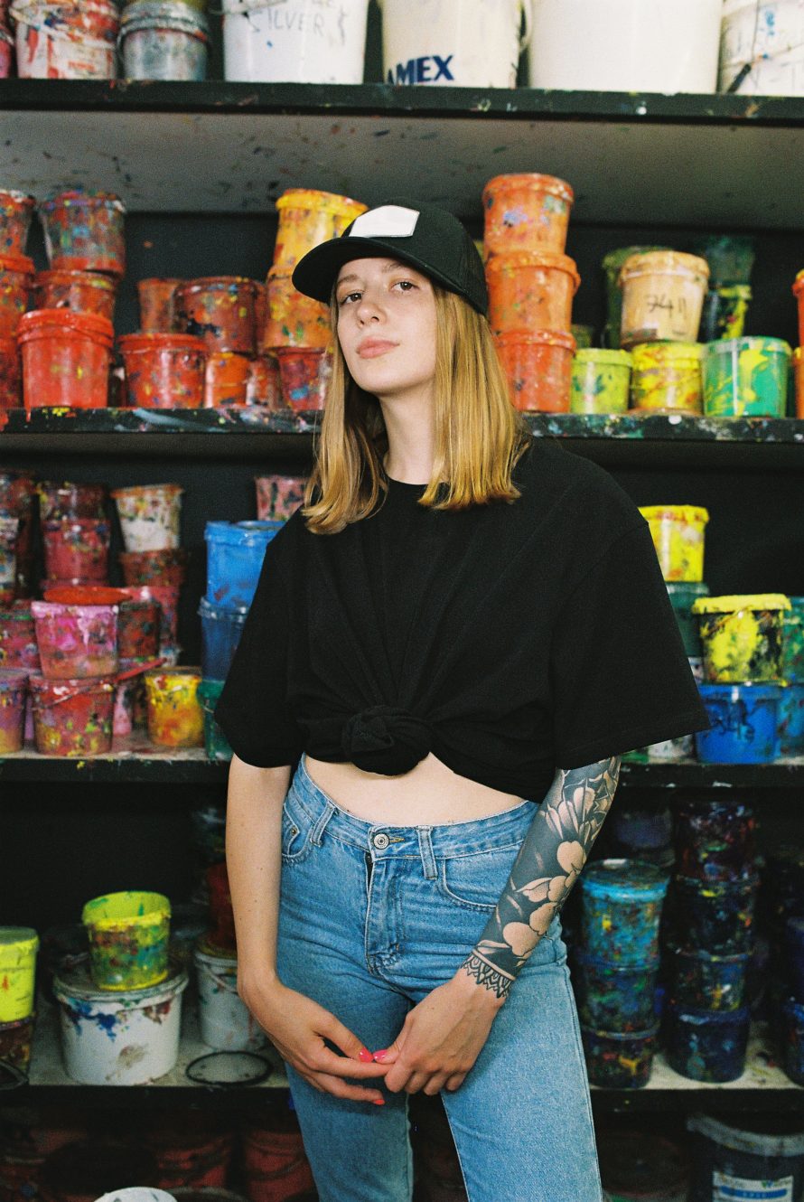 Шелкография: как Uniko Clothing создает брендирование для корпоративного мерча